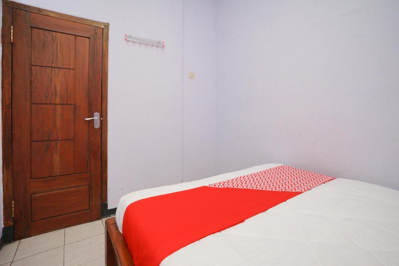 Oyo 2120 Pieter Homestay Bromo Probolinggo Exterior photo