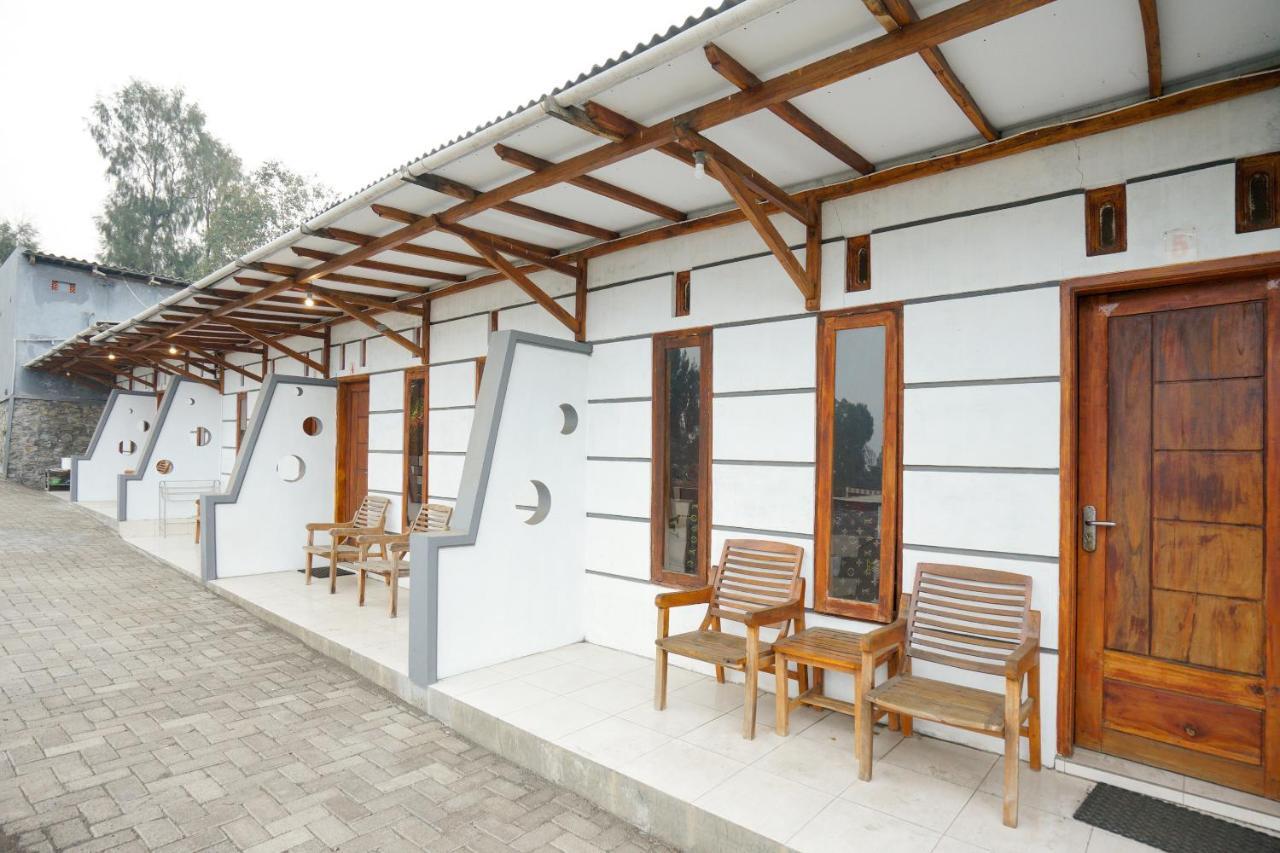 Oyo 2120 Pieter Homestay Bromo Probolinggo Exterior photo